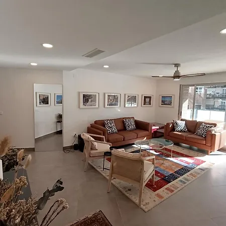 Modern Rambla Mercado Apartment
