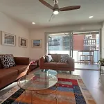 Modern Rambla Mercado Apartment *